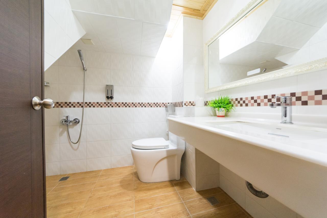 W Hostel Тайнань Экстерьер фото